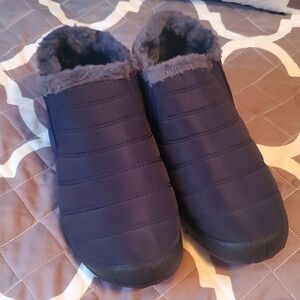 New Womens winter booties, Size 8, Color Navy